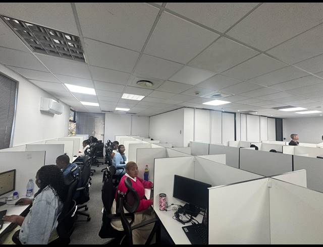 500M² OFFICE TO LET IN LA LUCIA